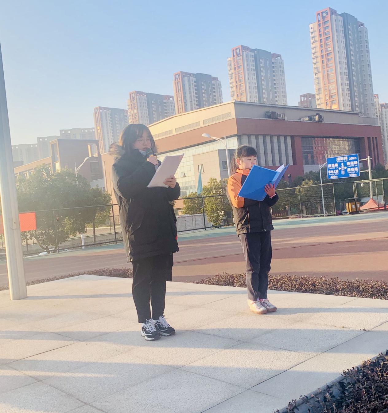第21周升旗仪式报道_html_1e7d68a9.jpg