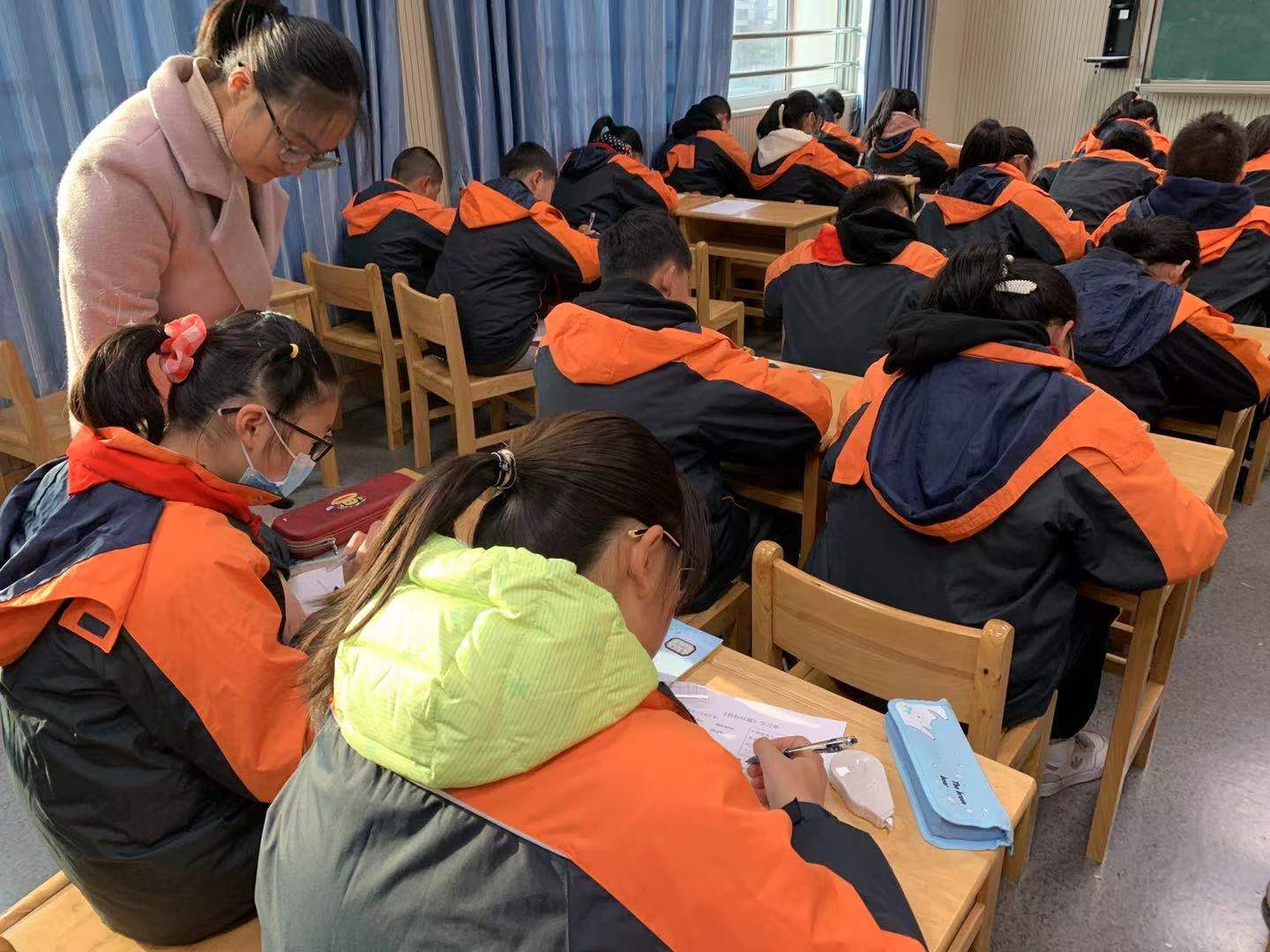 凝心聚力砥砺前行_html_420a8eea.jpg