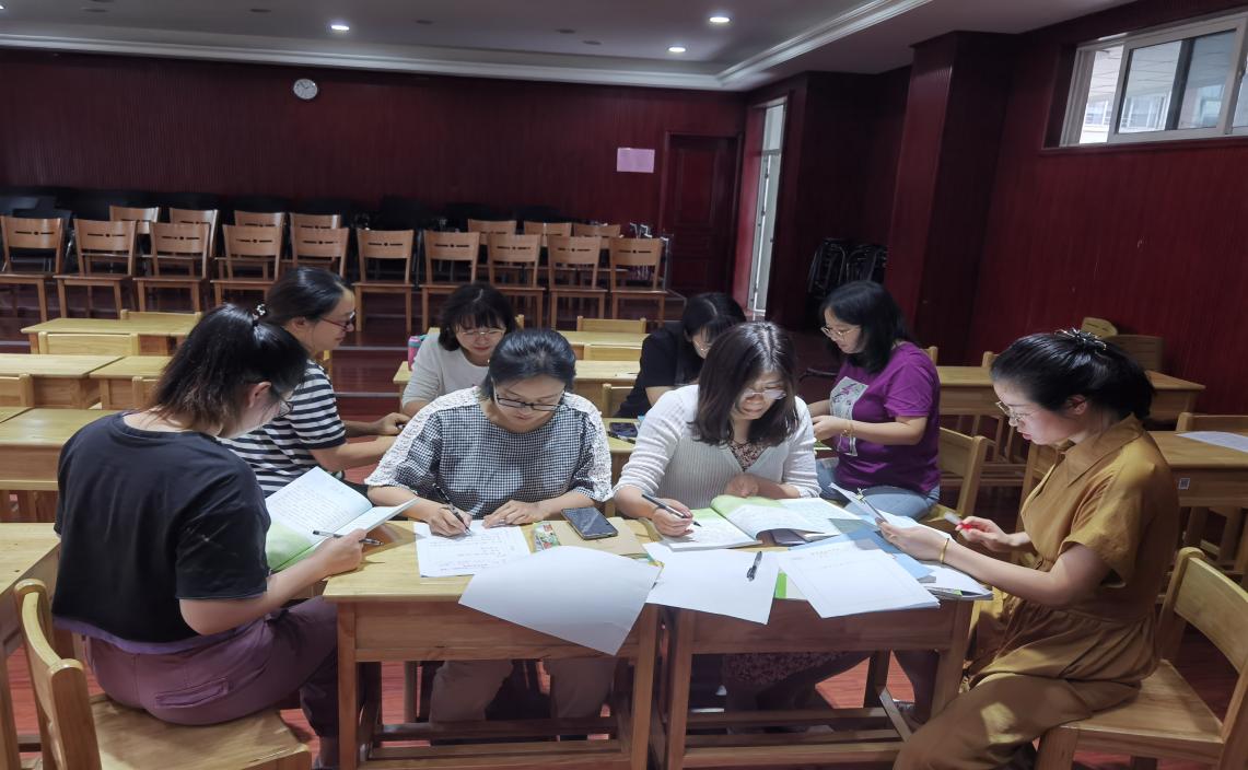 学习课程标准 锤炼语文团队_html_mea8a650.jpg