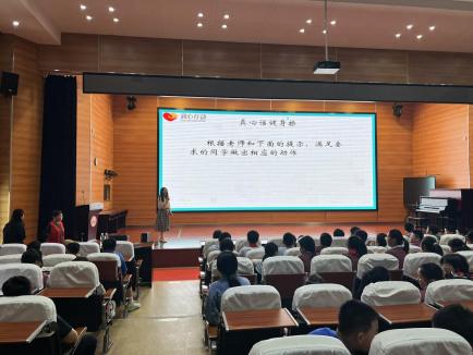 崔粲-【丁香汉声•心育】青春期如何与父母有效沟通——“陶老师”工作站栖霞分站志愿者进校园2023.5.12_html_m6fe53b1d.jpg