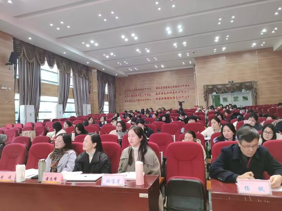 新课标 新教学 新教研——栖霞区小学语文低年级“伴随性评价”专题研讨活动（符飞玲、朱颖）_html_m7455e1.jpg