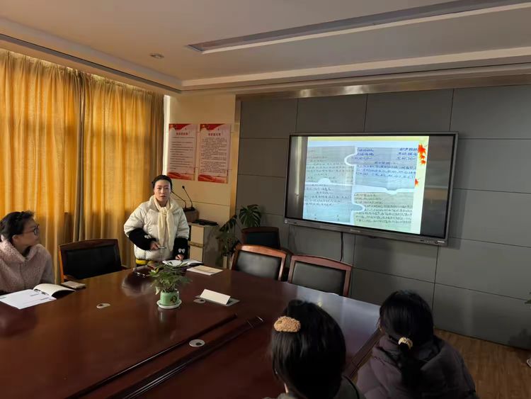 12.4筑牢常规基石 护航学生成长——长江小学召开班主任工作会议_html_35b557d4.jpg