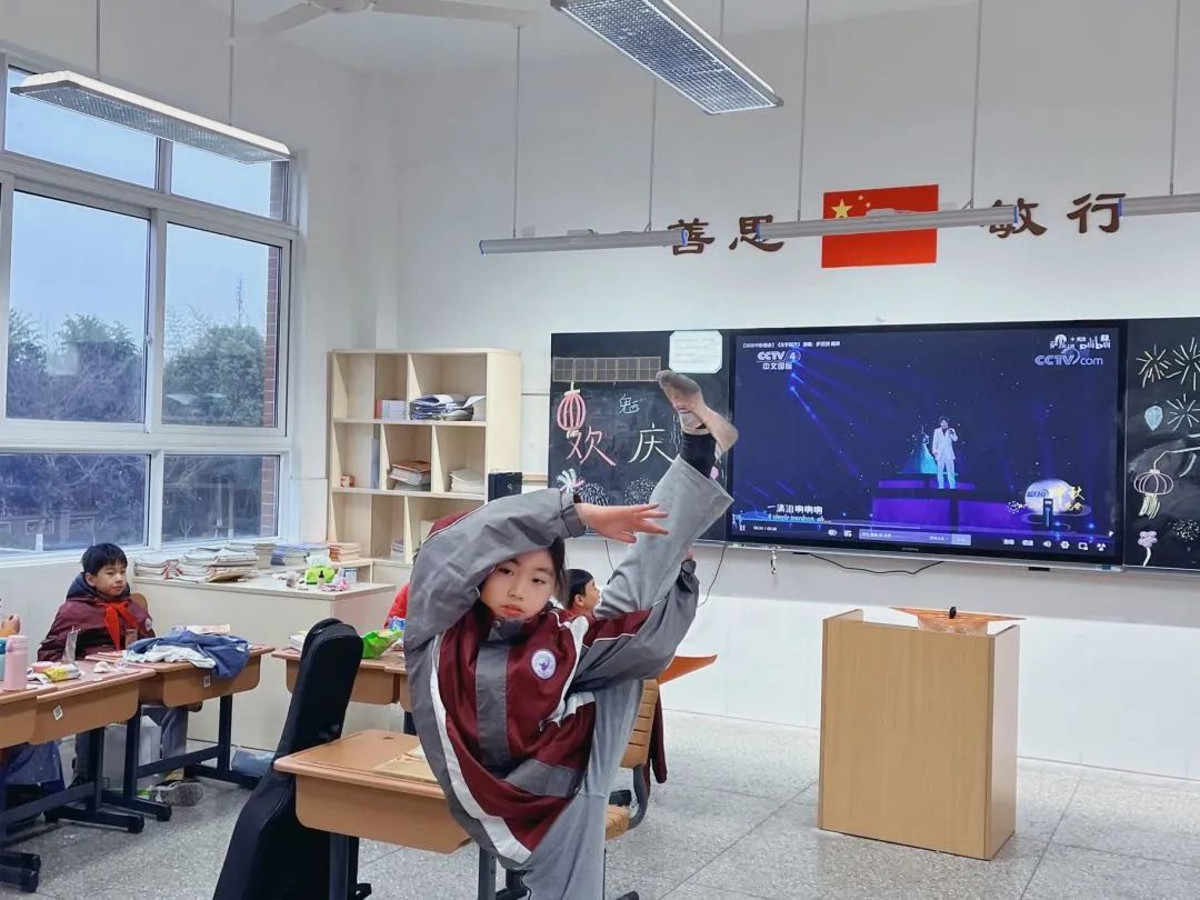 班级联欢会_html_60a51ad3.jpg