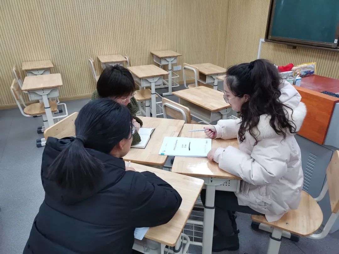 英语组集备_html_29e56283.jpg