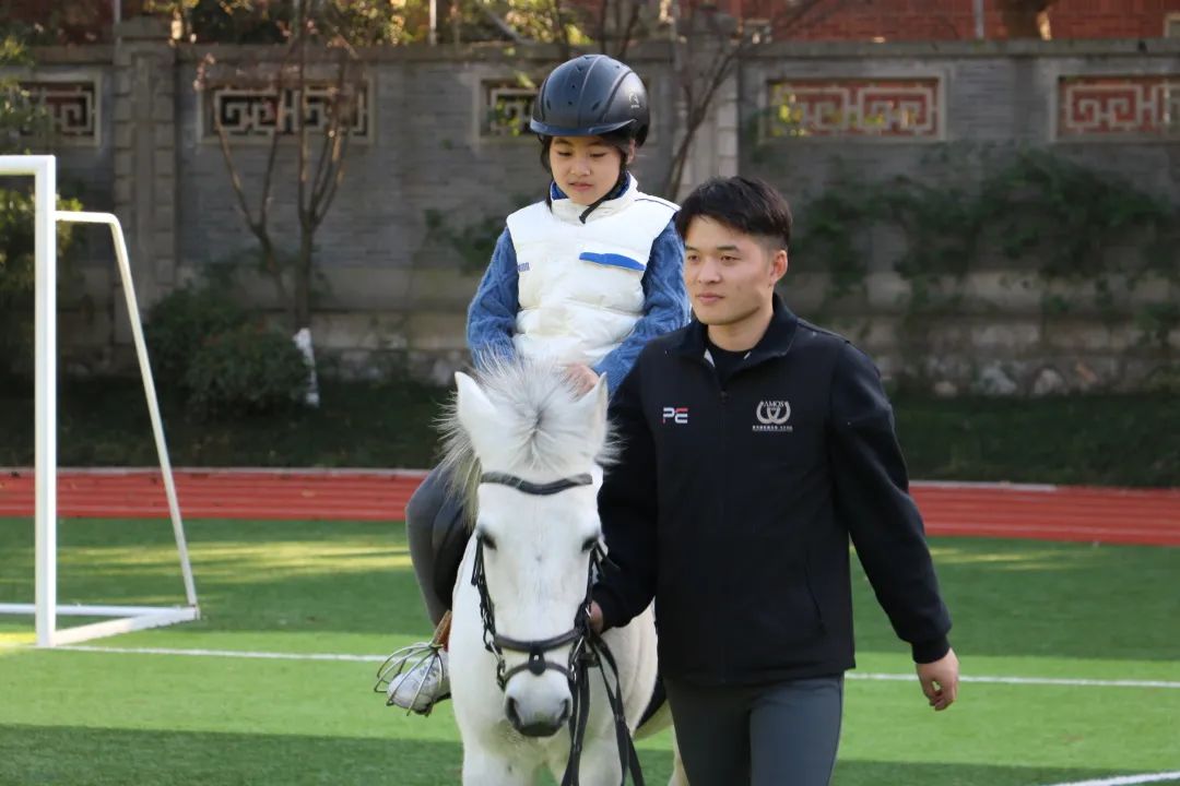 10.24马术_html_57fb3496.jpg