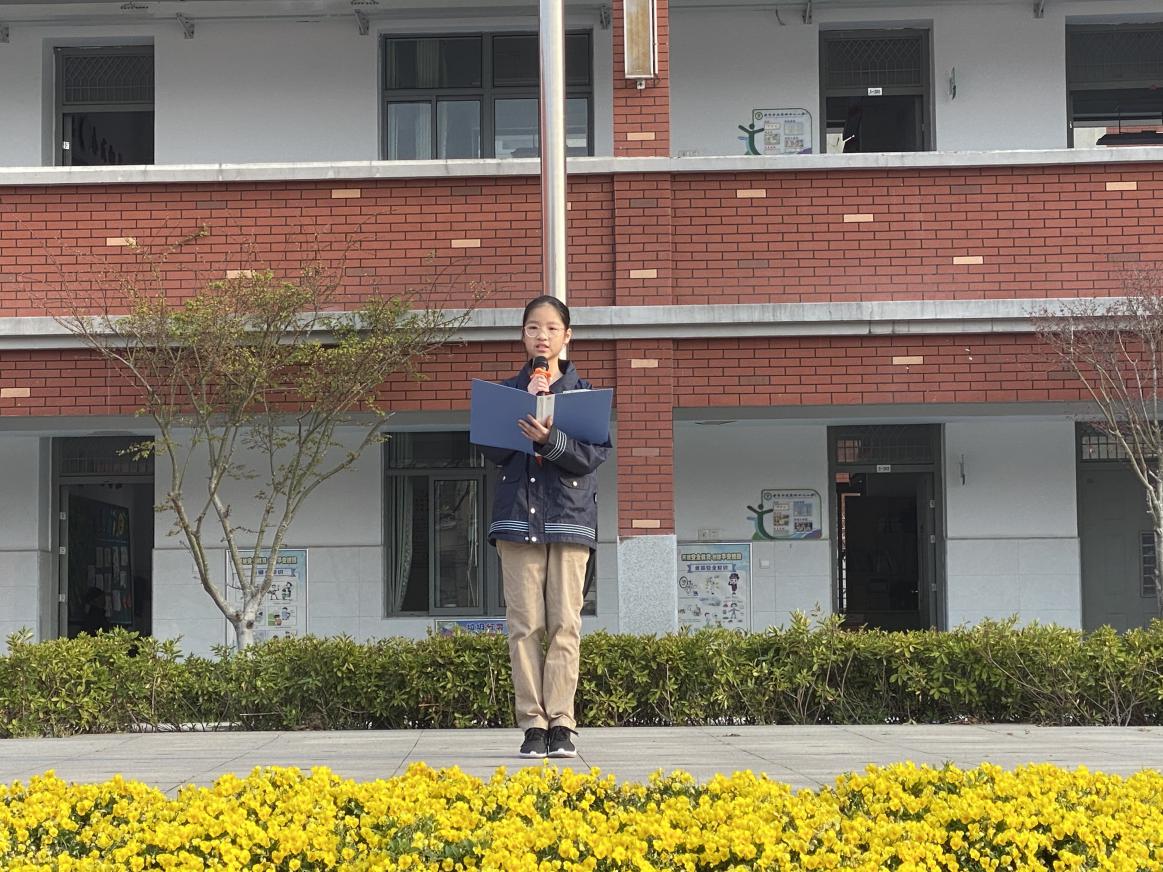 第4周升旗仪式通讯稿_html_63c5d554.jpg