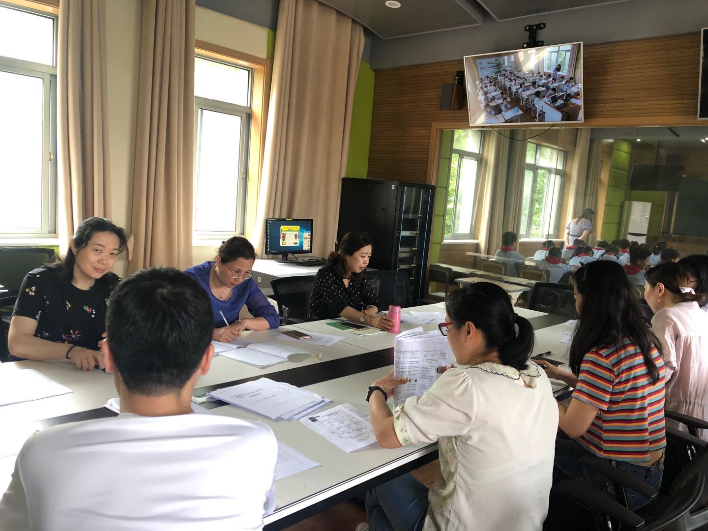 6.24让学生做真正的主人-记迈皋桥中心小学数学校本教研报道_html_b99a1d6.jpg
