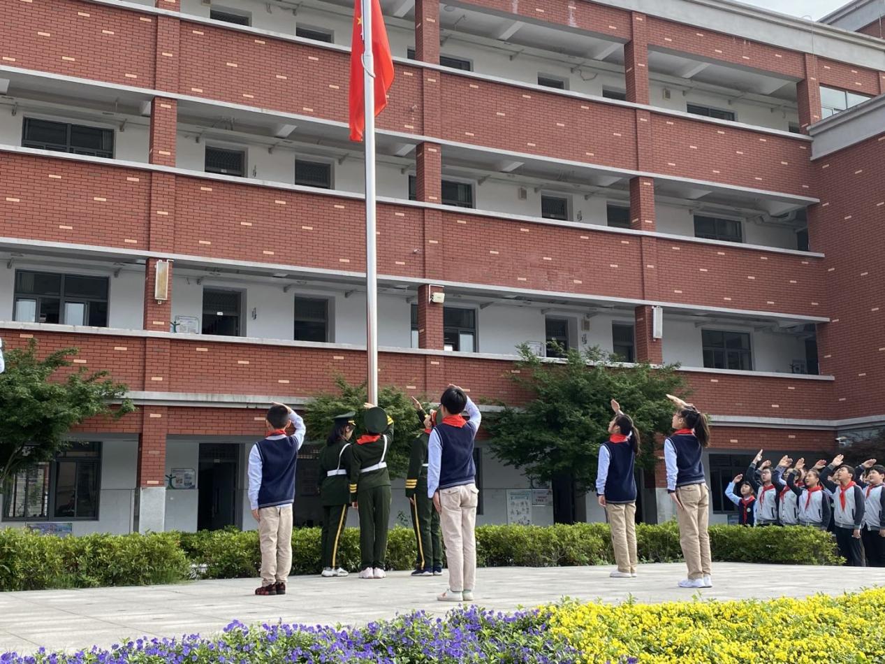 四3升旗仪式报道 关注健康,科学膳食_html_3fb5222b.jpg