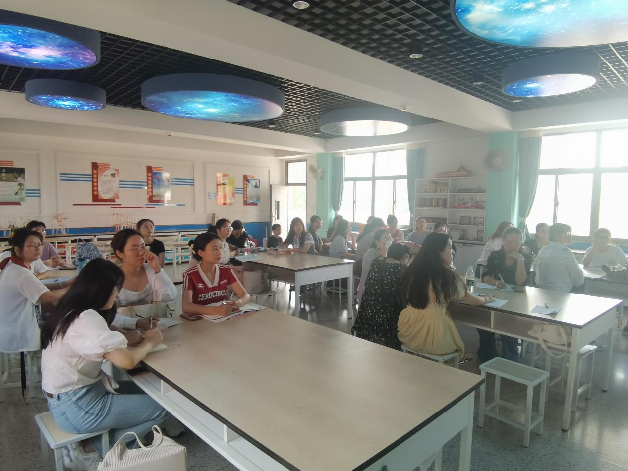 8.25【尚美迈小】培训研讨促成长 蓄力赋能新征程_html_5378d26d.jpg