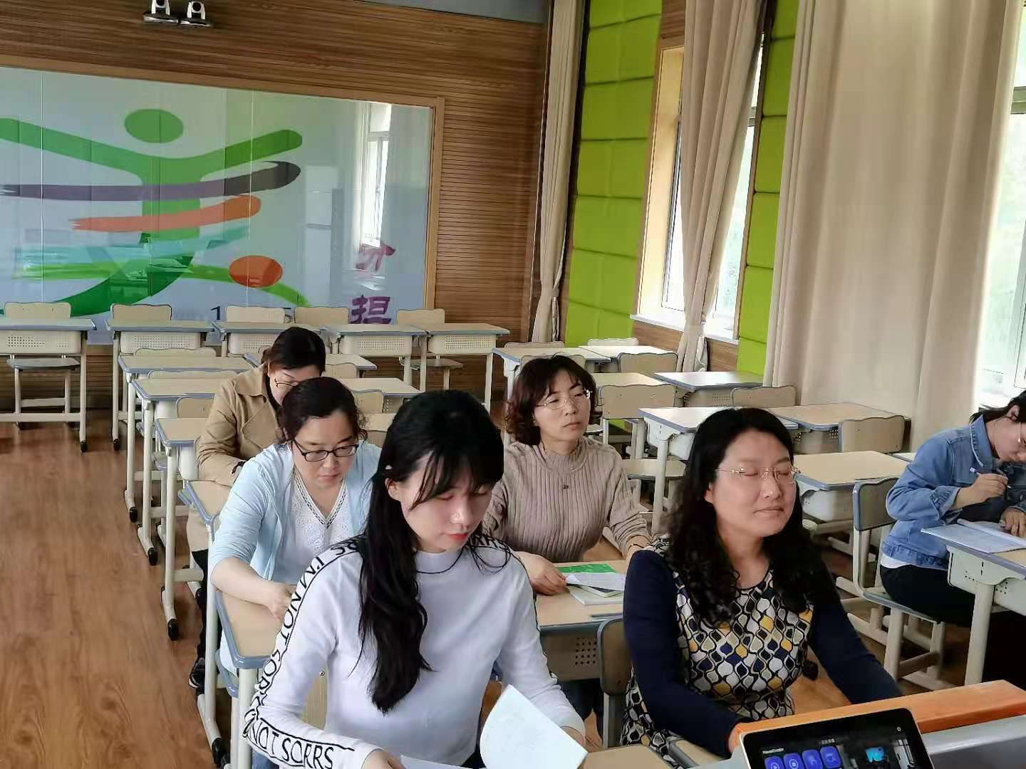 “同课异构”展风采,集思广益促成长_html_3b5df7d3.jpg