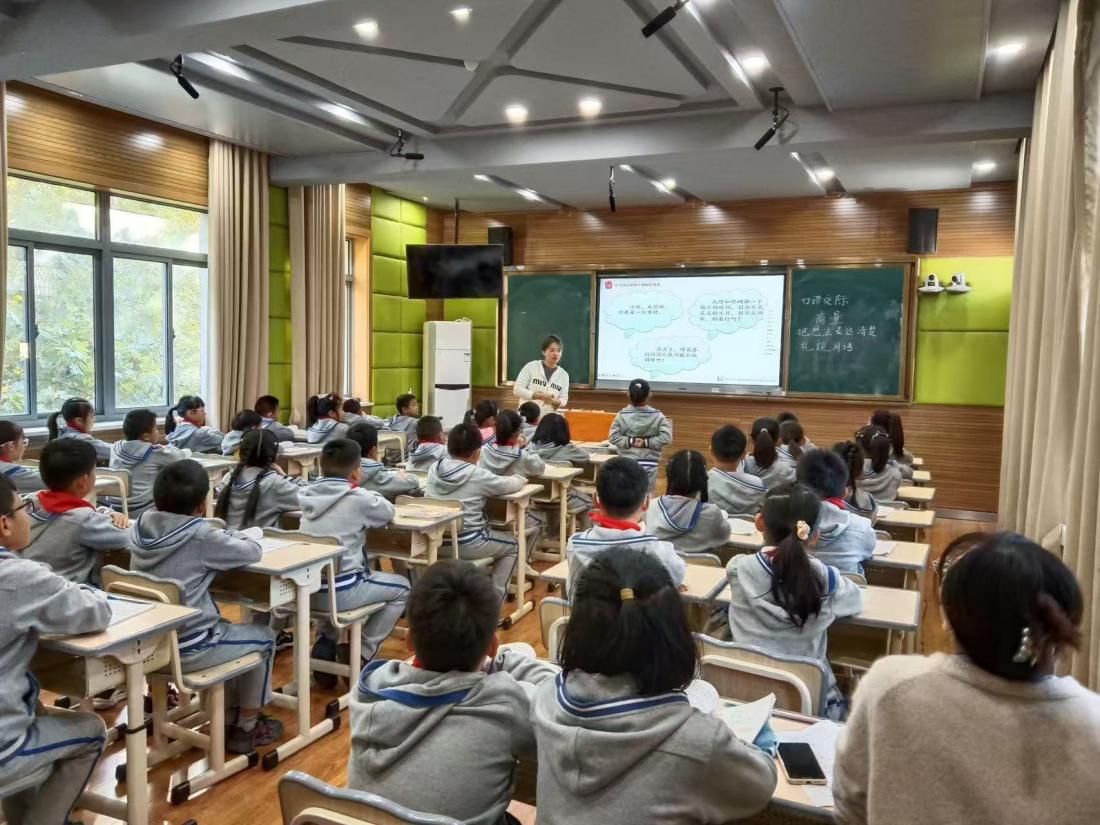 11.6低段语文校本研修报道_html_m56d304ec.jpg
