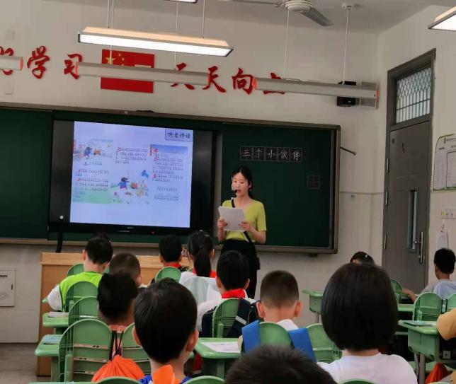 职初教师考核课信息报道第一次试上陈禄星(1)_html_17b29a51.jpg