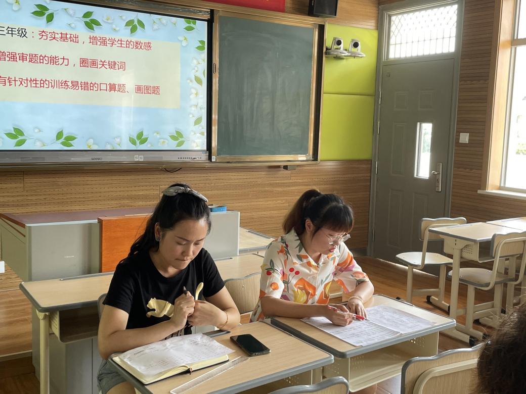 6.24迈小数学组期末质量分析会_html_5c4450b5.jpg