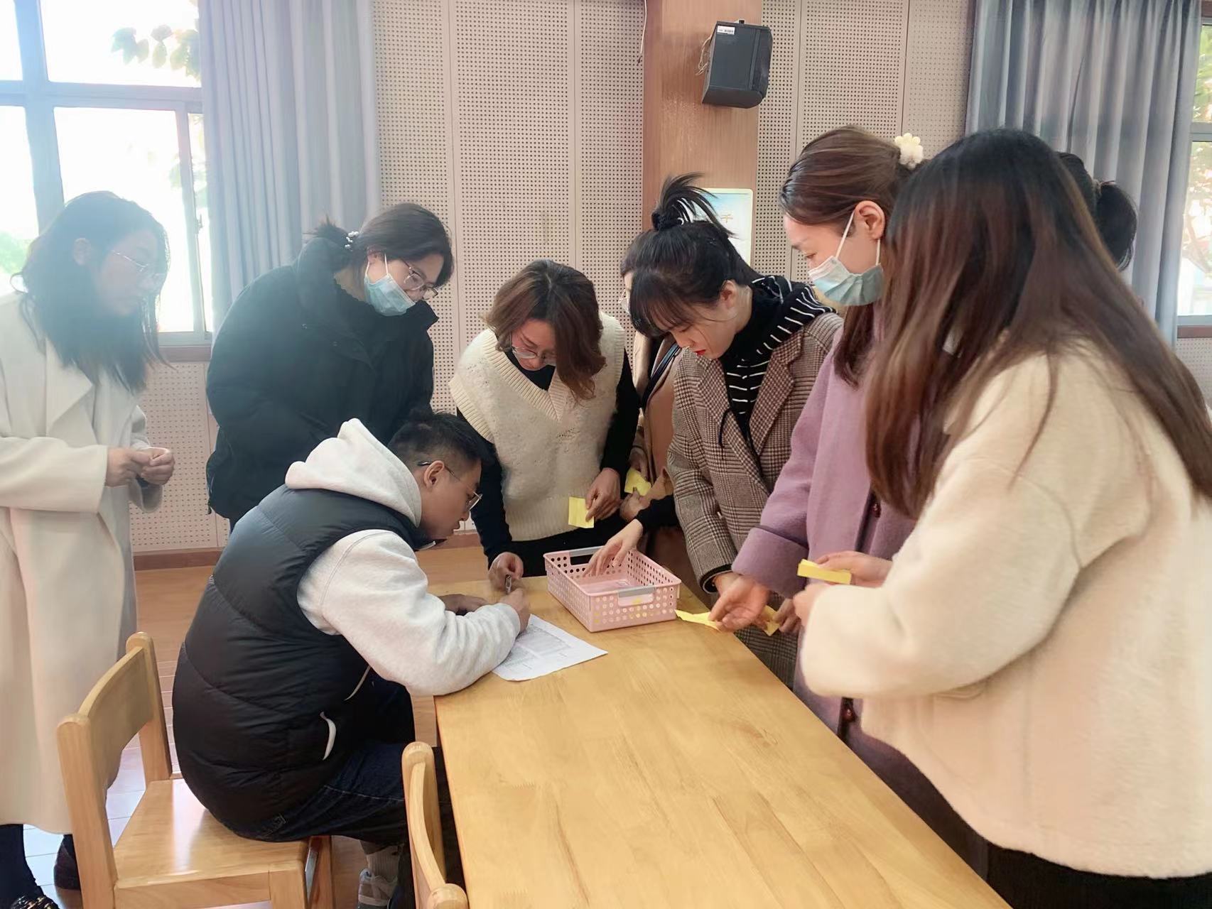 【尚美迈小】红枫映栖霞，青春炫讲台_html_374c8b00.jpg