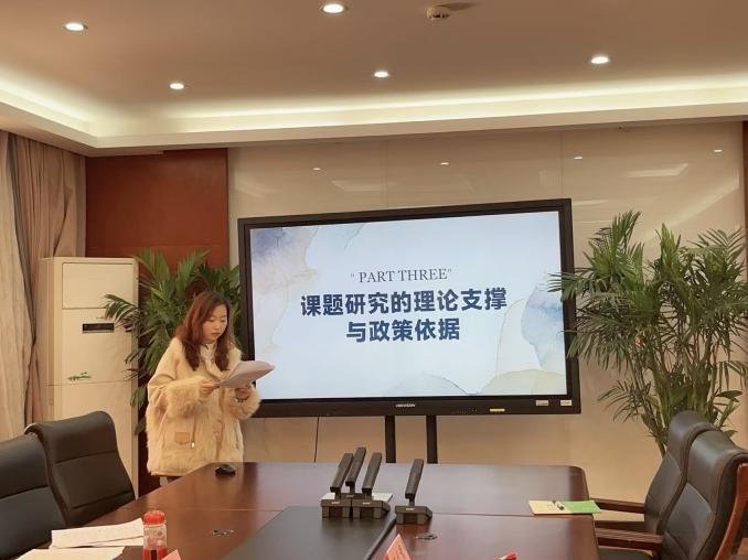 【尚美迈小·教科研】研峰登翠处 墨香染锦途 ——记栖霞区教育科学“十三五”“十四五”规划课题校级结题论证会(1)_html_m6d16dac.jpg