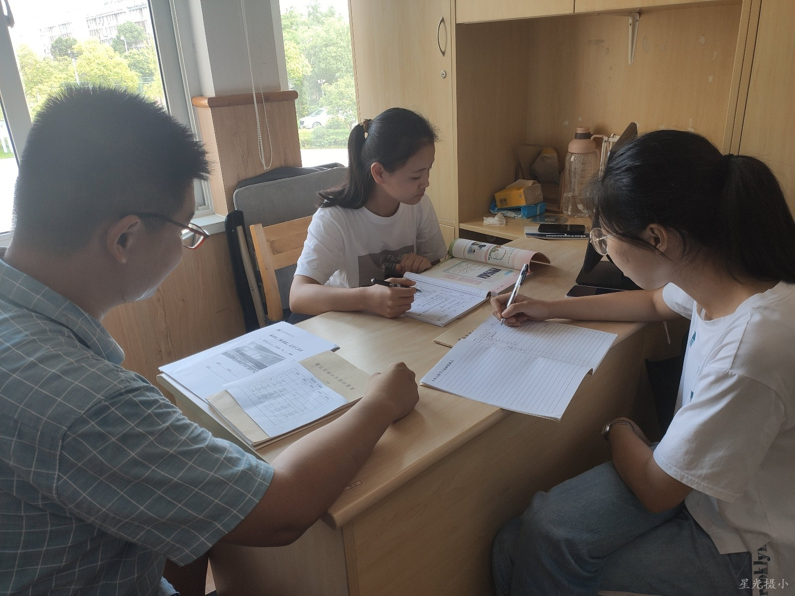 科学组教研讨论.jpg