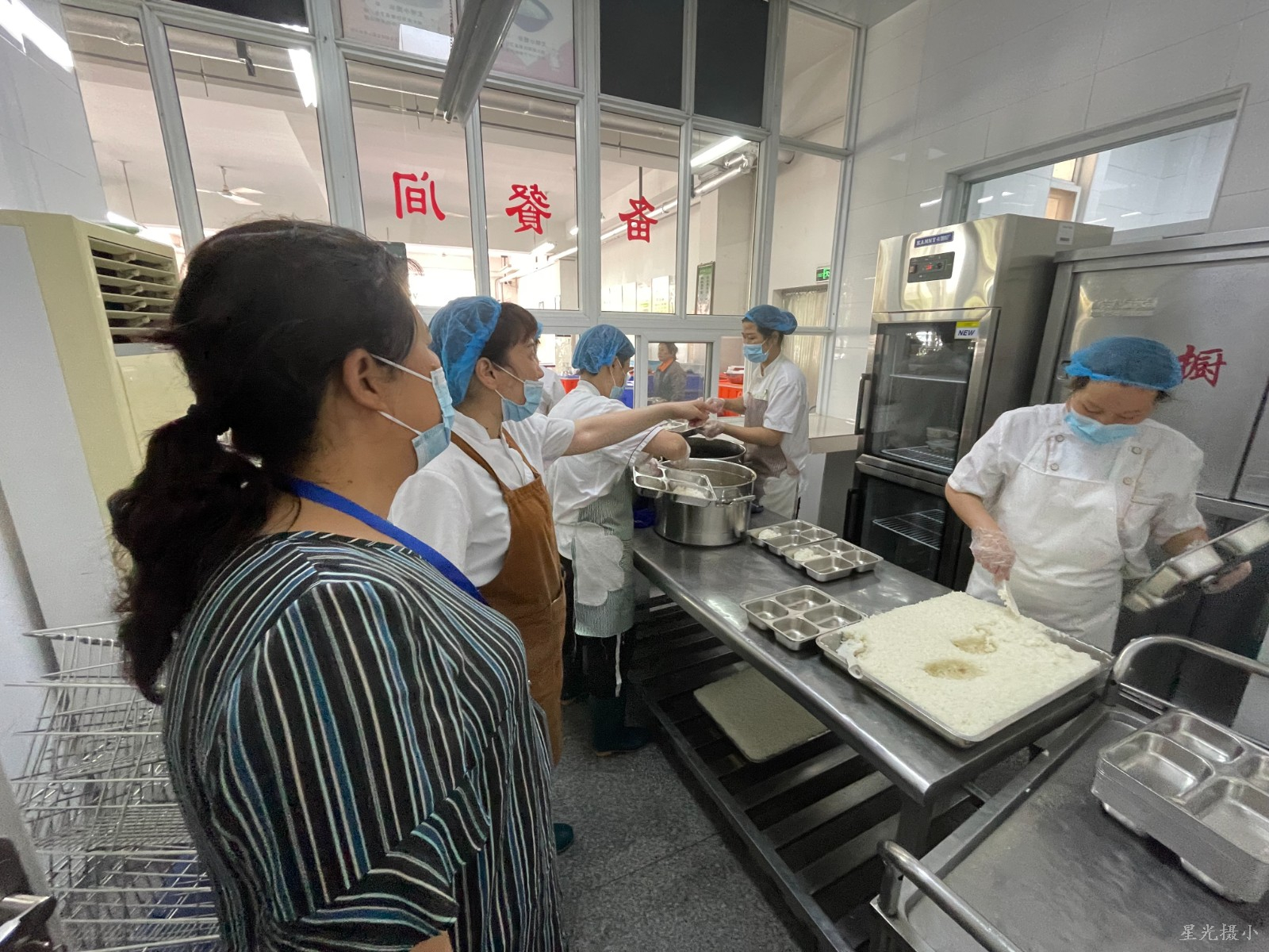 检查食堂2.JPG