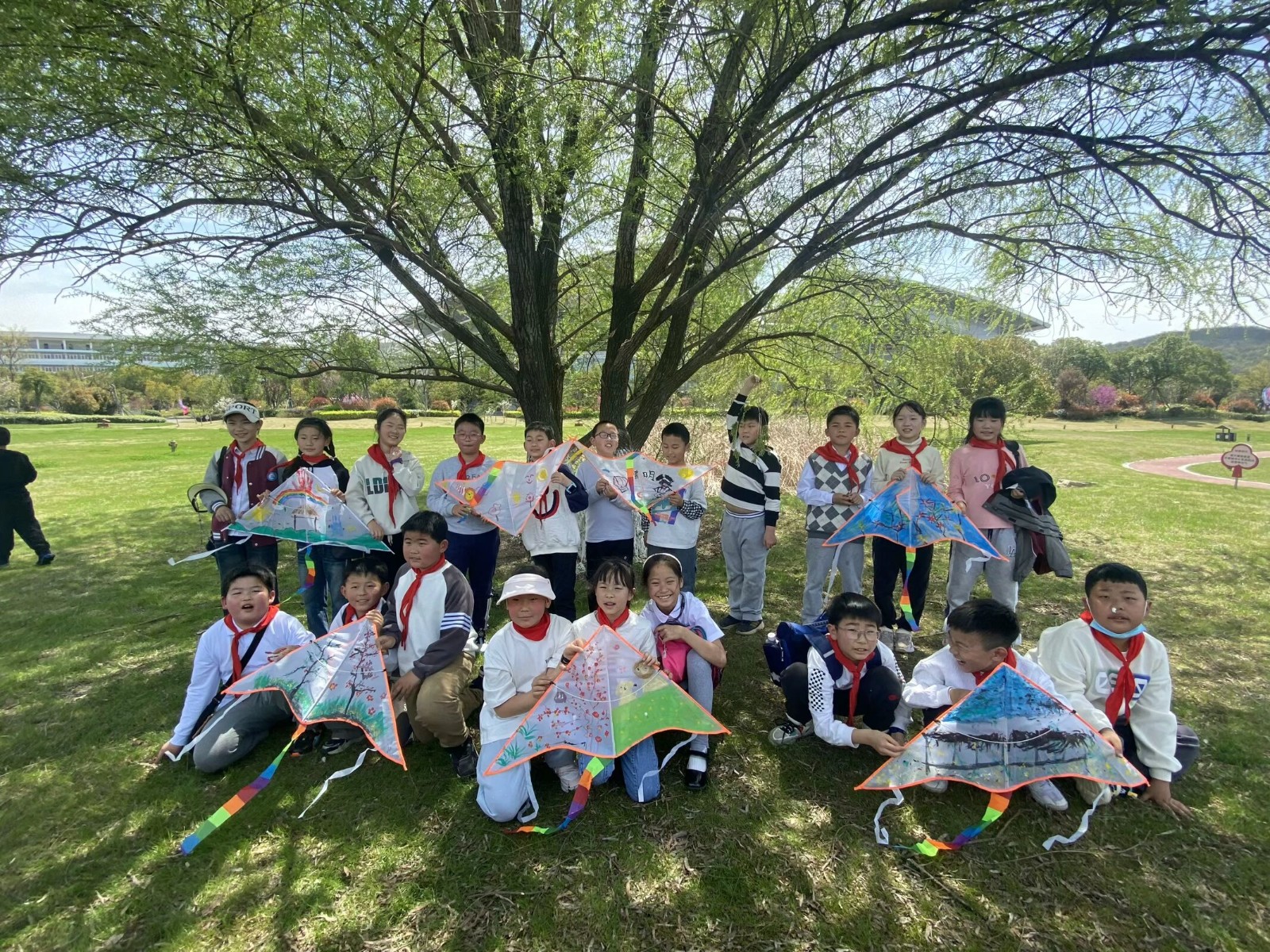 【星光摄小】走进医药大学 探寻百草奥秘——摄山星城小学天佐路校区四（1）中队寻访南京中医药大学仙林校区
