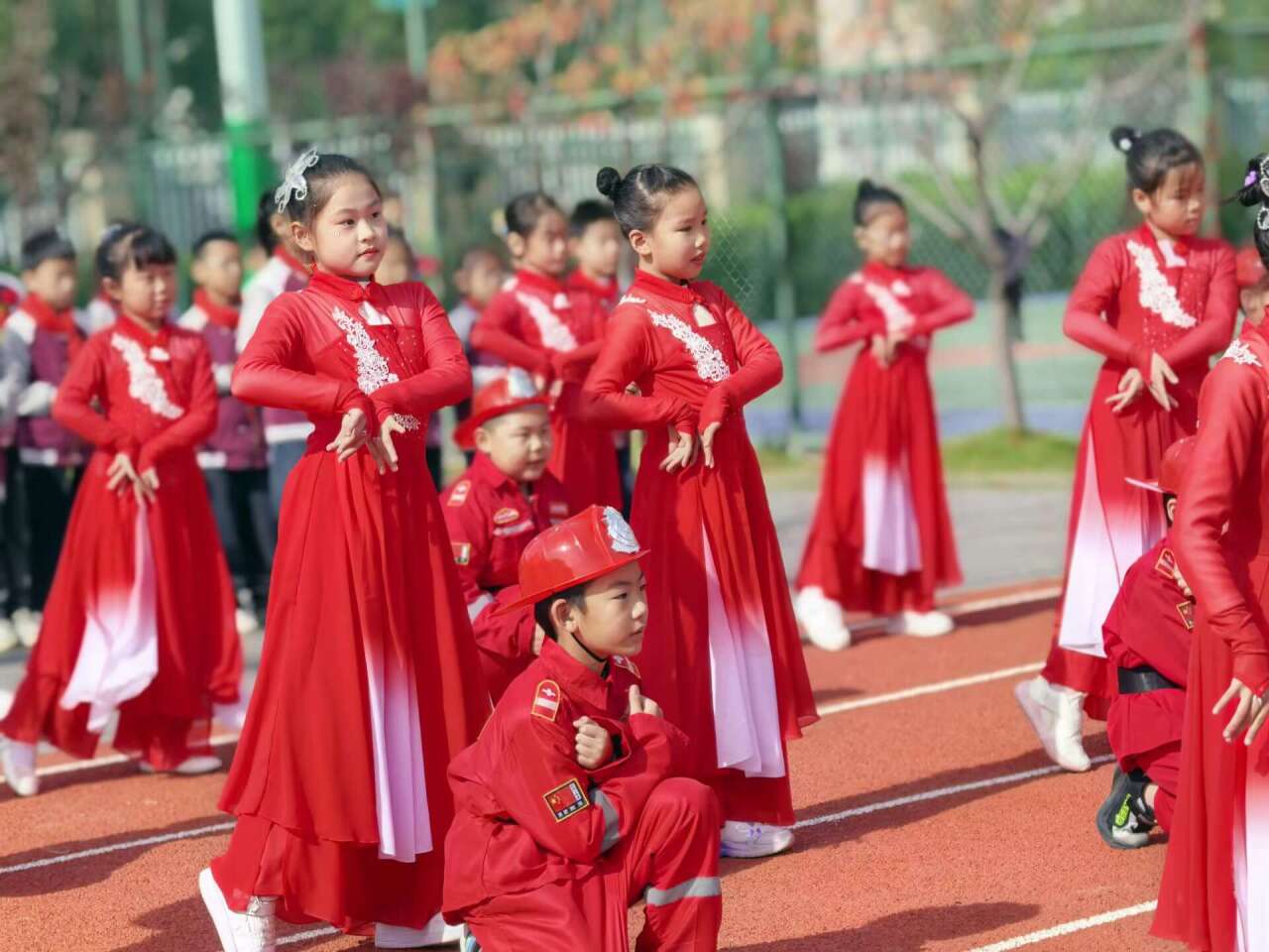 节目表演1.png 节目表演1.png