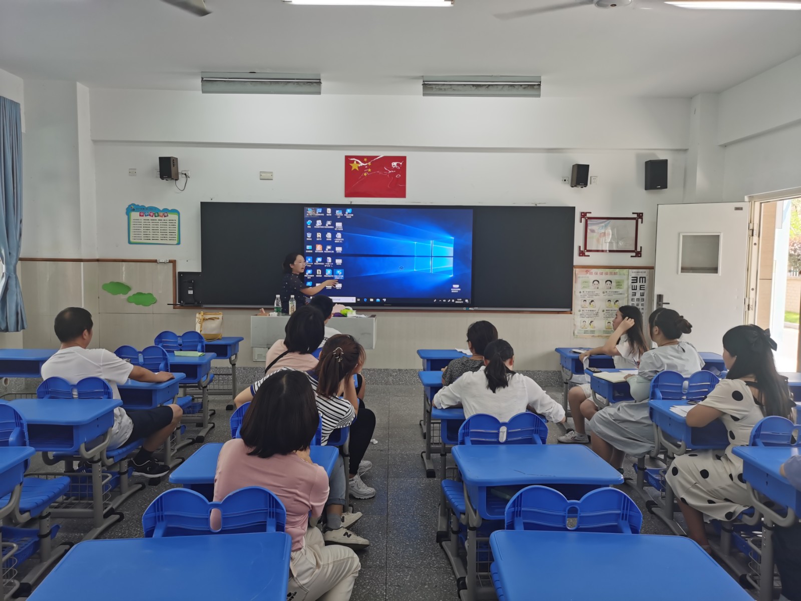 【星光摄小】摄小天佐路校区智慧黑板使用培训报道 