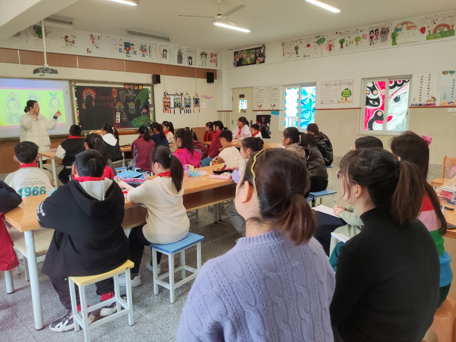 【星光摄小】戏曲服饰—戏帽篇——摄小天佐路美术组校本主题研修活动