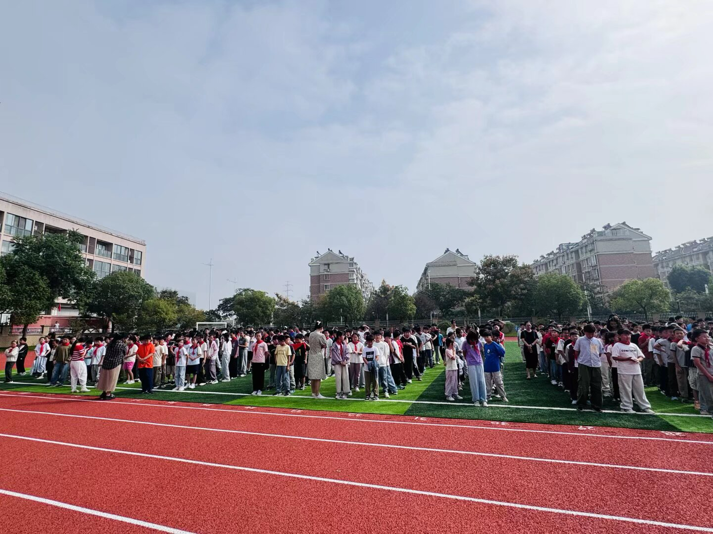 安全撤离到操场.png