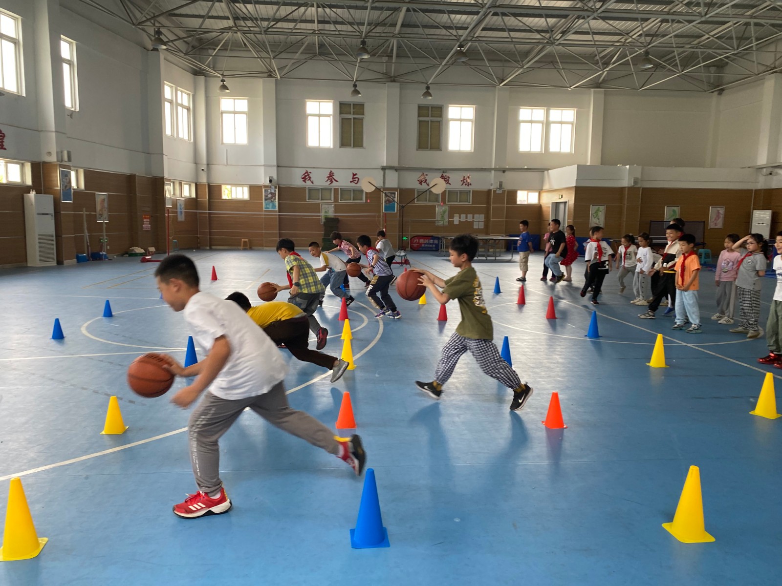【星光摄小】灵动篮球，趣味童年  ------摄山星城小学篮球运球比赛