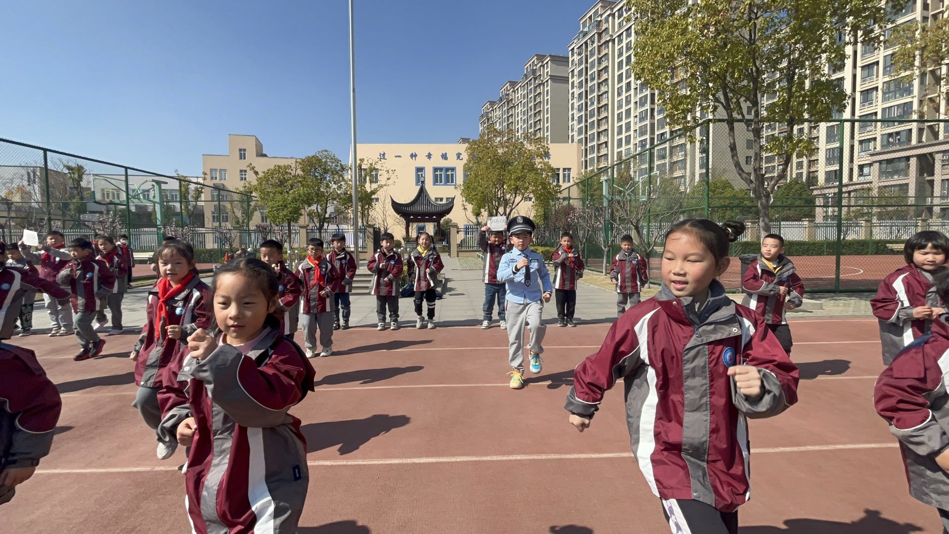 【星光摄小】遵纪守法，从我做起--摄小天佐路校区第六周升旗仪式系列报道