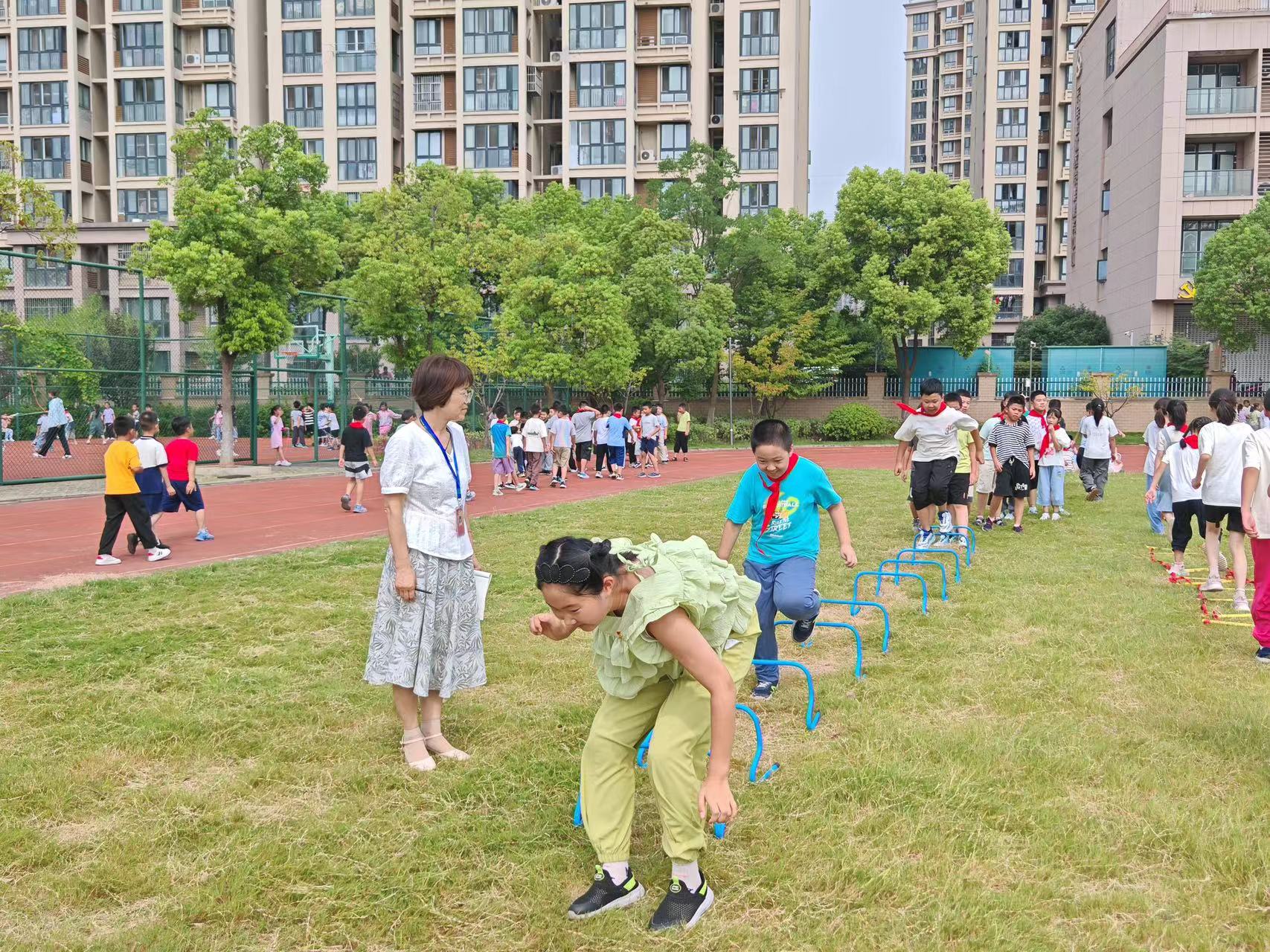 【星光摄小】开学检查促提升，督导护航新学期——摄山星城小学天佐路校区2024-2025秋季学期初督学检查工作报道