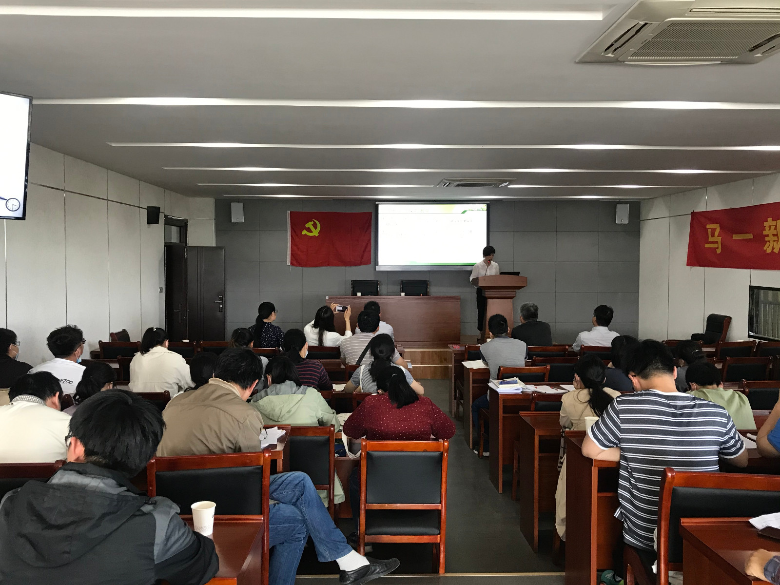 【马一新创新工作室】主题研训亮风采，集体研讨促成长