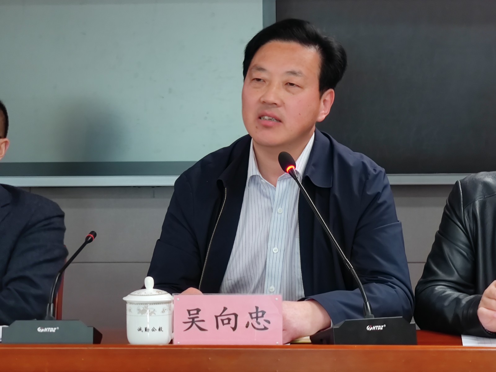 吴向忠.jpg