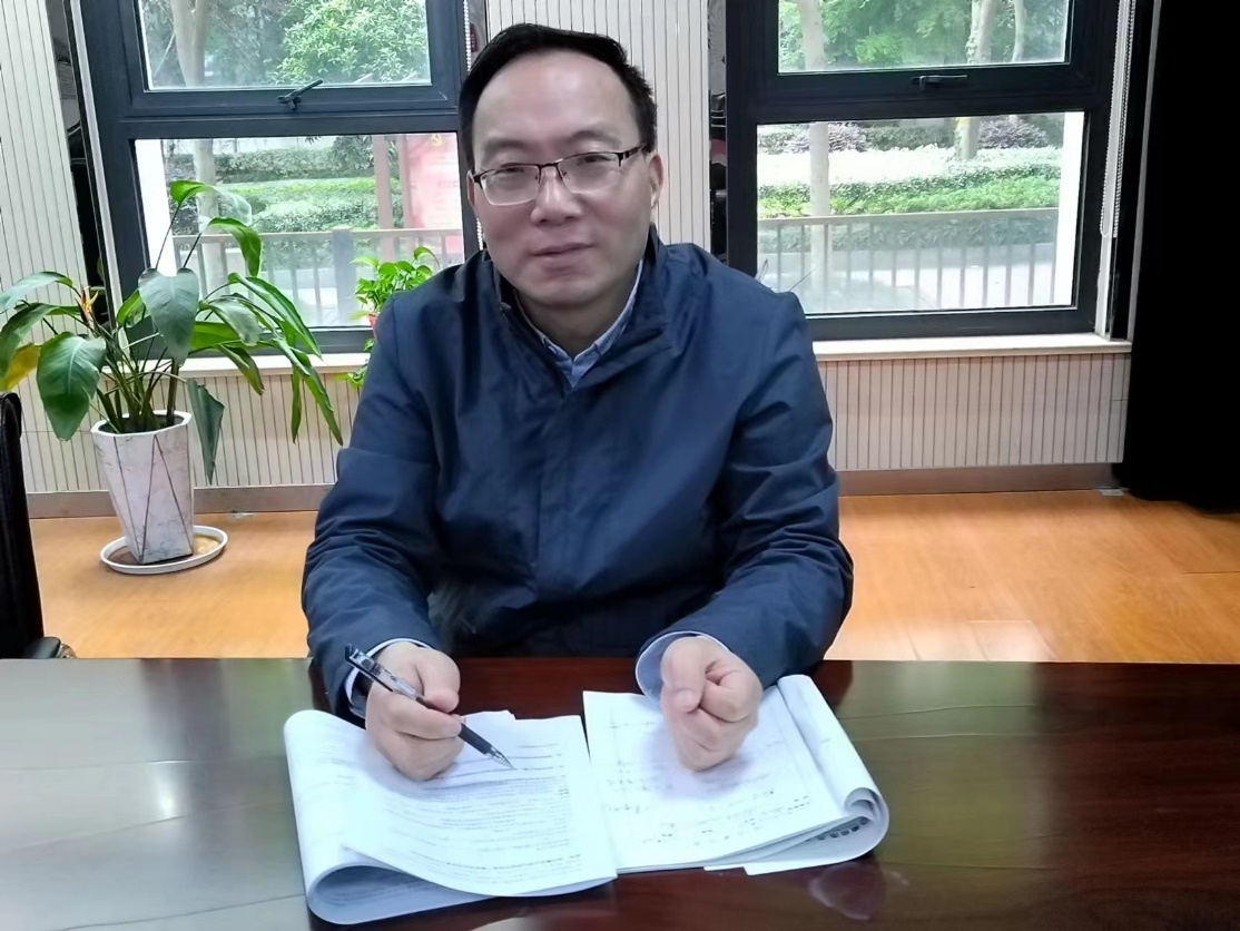 罗华明名师工作室系列活动报道_html_m4d012cf5.jpg