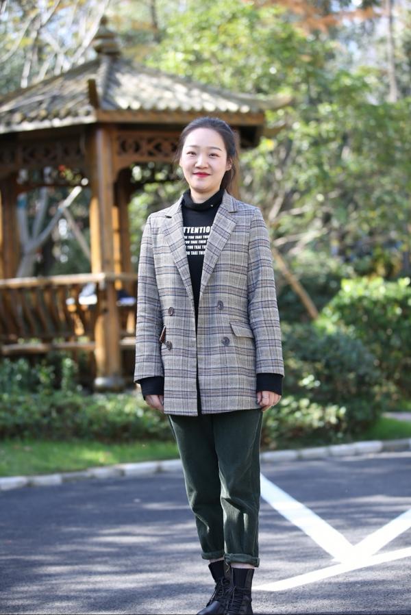 党员 梁美华_html_5d07269.jpg