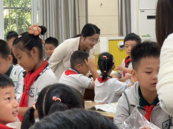 儿歌进入课堂 规则走进心间_html_405ba44a.jpg