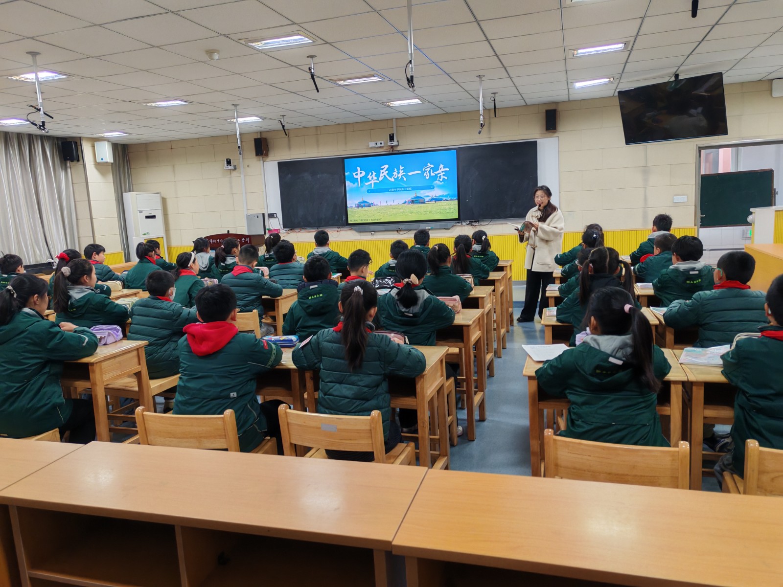 深耕民族团结教育 筑牢共同体意识——附中仙小道德与法治五年级集体教研