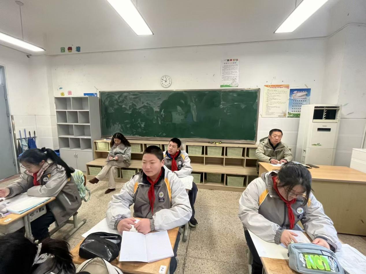 【勤耕摄园】任教精通方有力，育人有法蔚成风——摄山中学开展期初教学常规检查活动_html_62fe334b.jpg