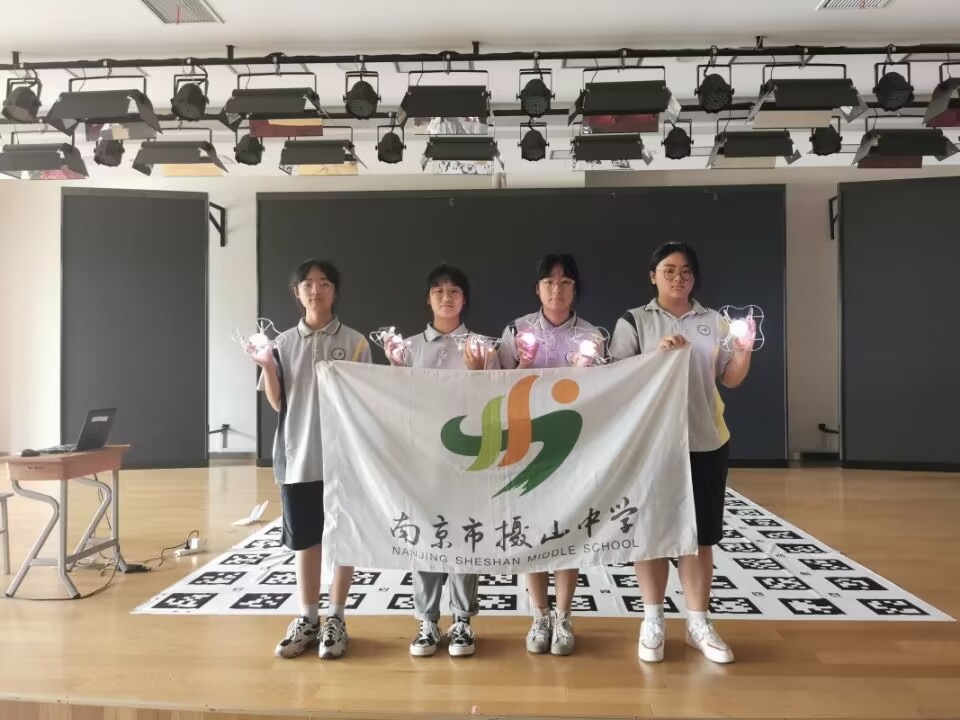 【摄园睿创】热烈祝贺我校学生在2022年第六届全国青少年无人机大赛（江苏省赛）喜获佳绩_html_m1acc0e3d.jpg