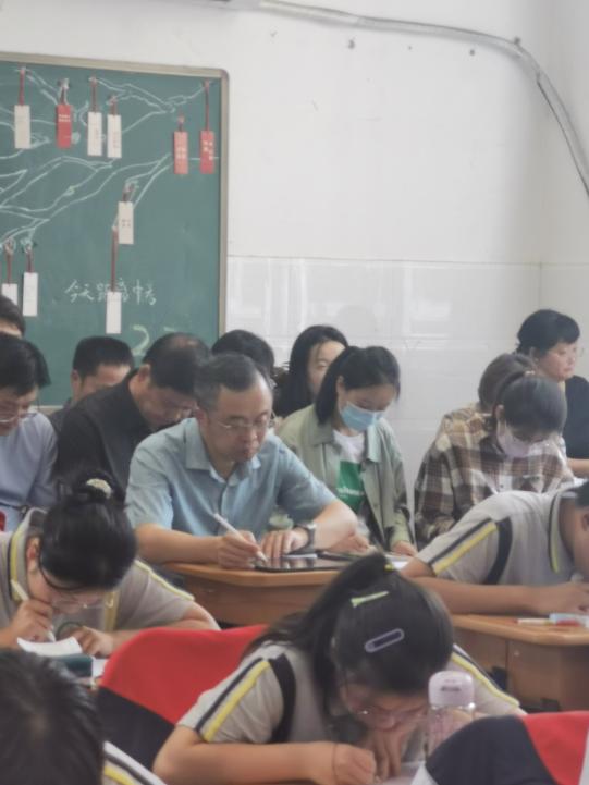 5.15九年级数学教研活动新闻稿_html_m2f66e4c.jpg