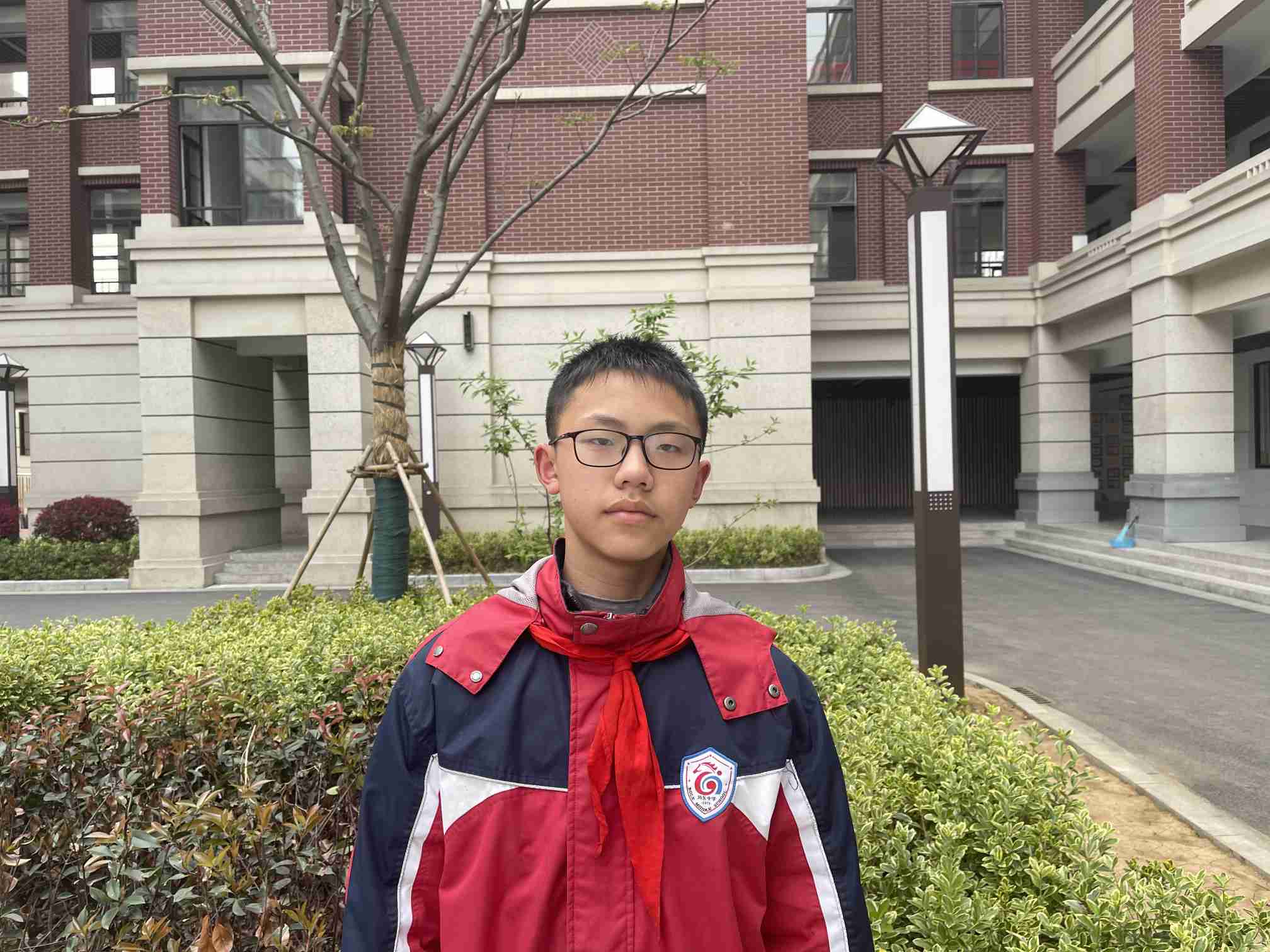 七4智贤之星：张忠信  格言：书籍是人类进步的阶梯.jpg