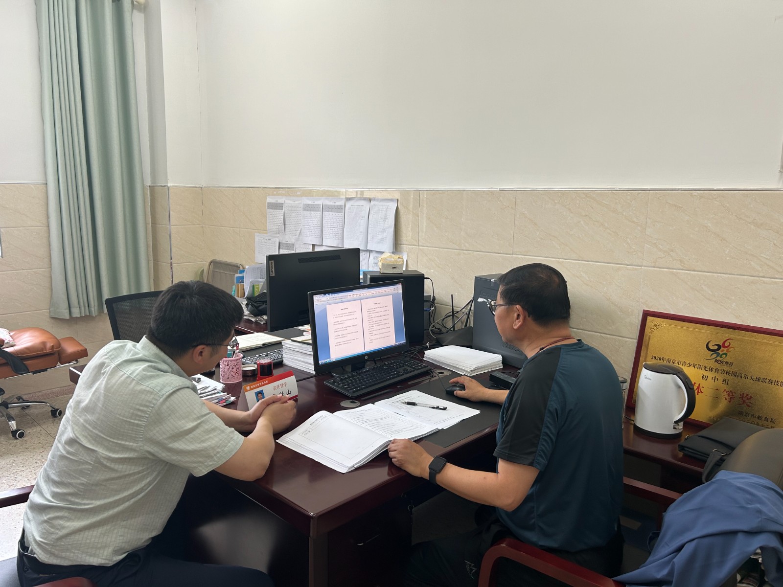 查看督学专用电脑.jpg