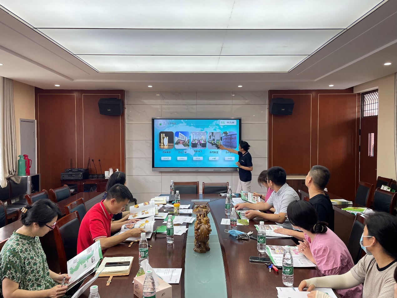 【安全第一】南京市伯乐中学举行大宗食材二次招标会议_html_m60340ec9.jpg