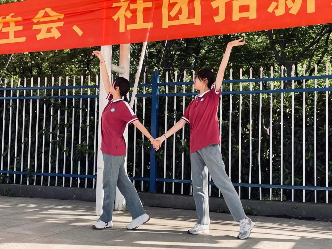 社团招新新闻稿_html_m2086d70d.jpg