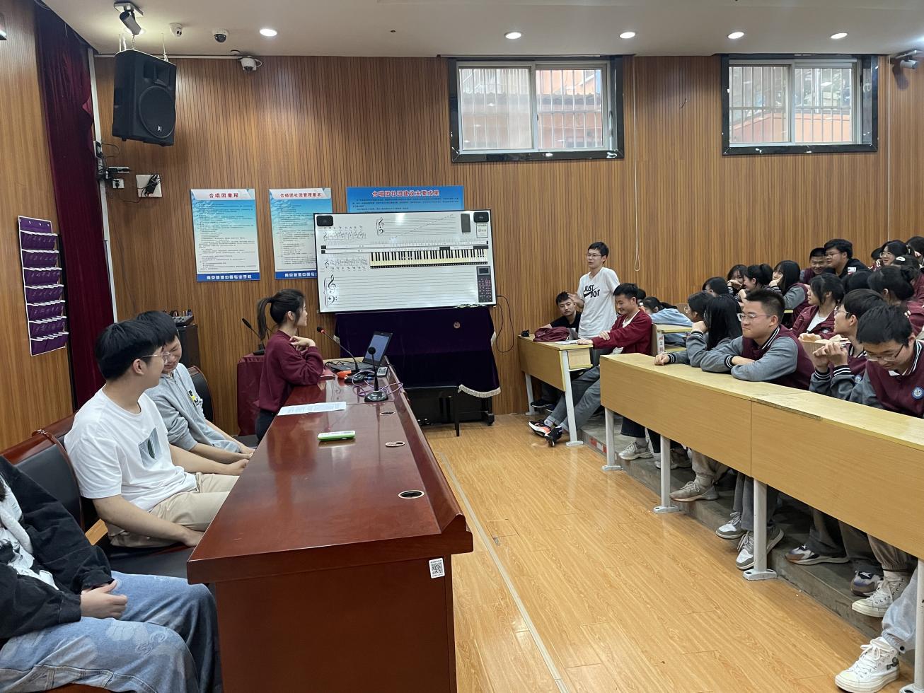 志向高远入学府 大步迈向成功路(1)_html_11409eeb.jpg