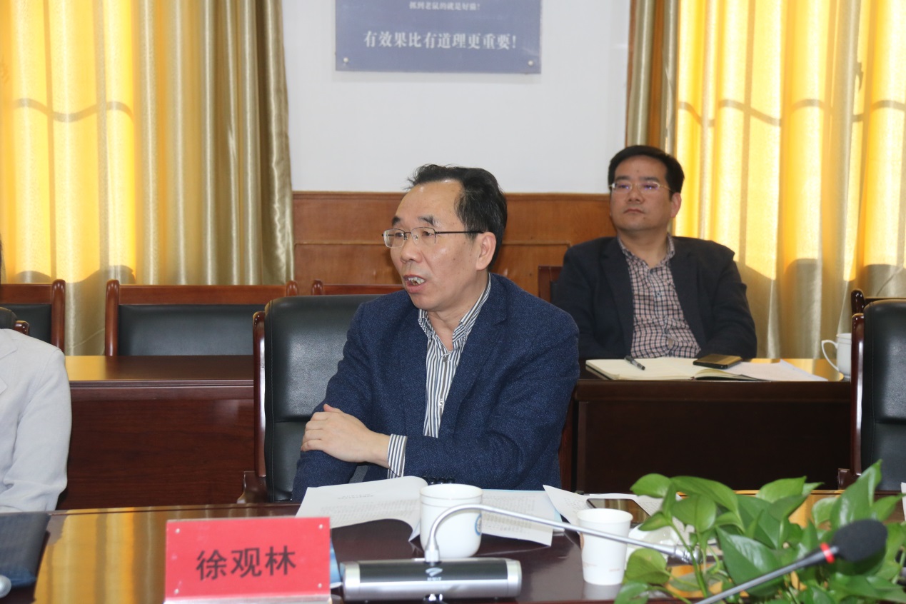 卢静副区长调研新港中专校1_html_56c1479c.jpg
