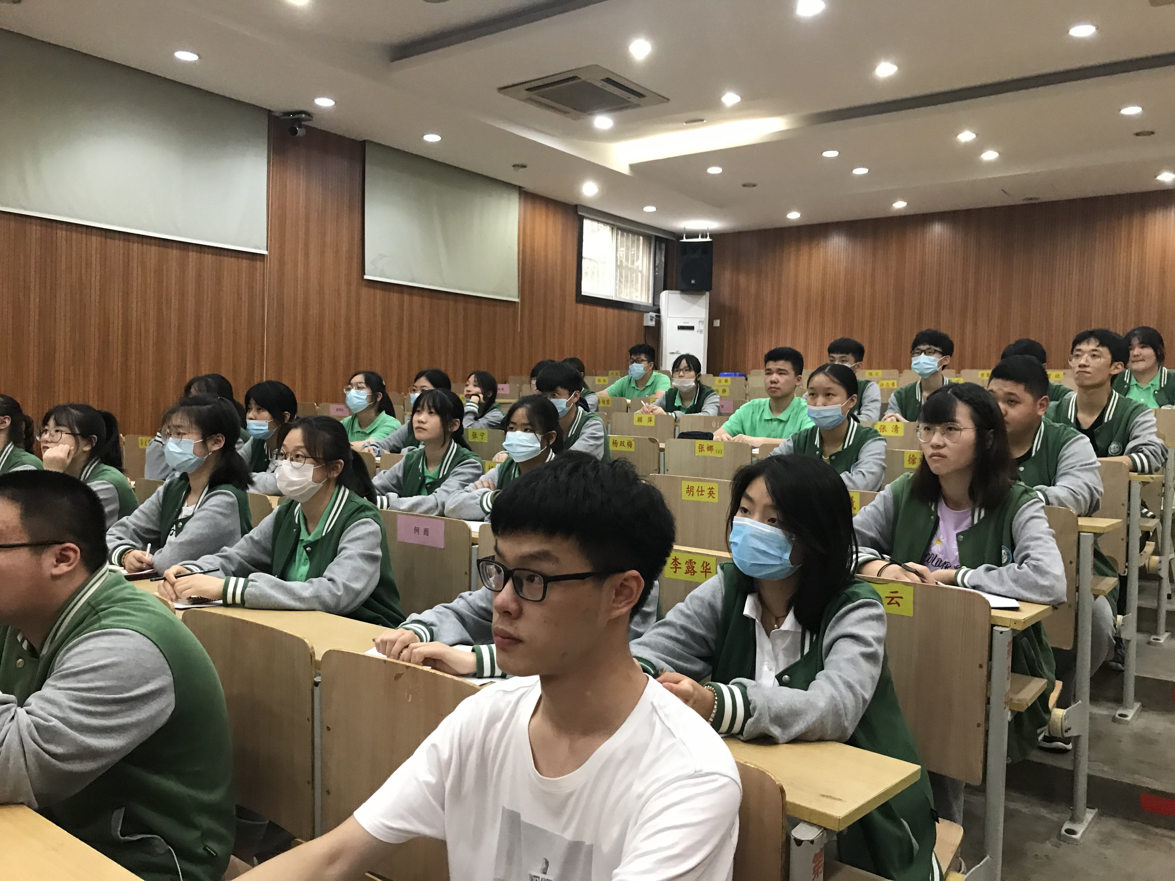 绽放战疫青春  坚定青春正能量_html_65b6dc7e.jpg