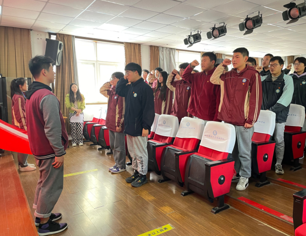 青春承载梦想_html_3a380131.png