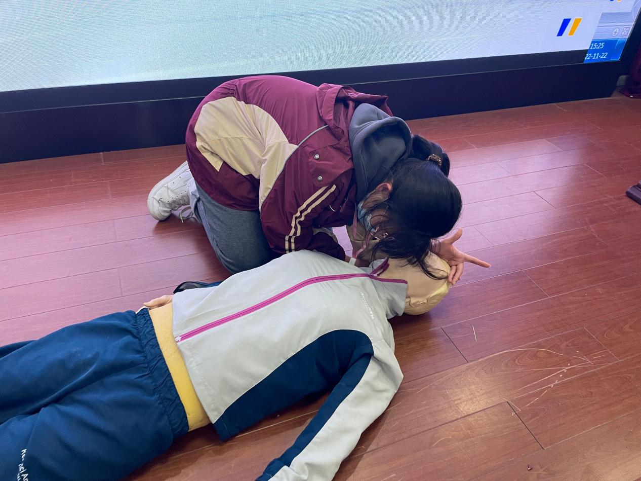 应急救护演练_html_214391c.jpg