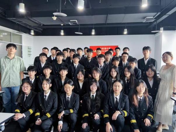 校企合作轨道班实训周新闻稿_html_25281566.jpg