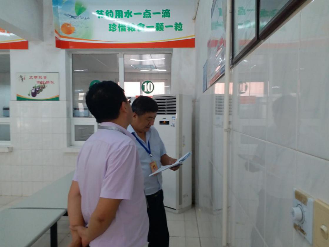 我校迈皋桥校区接受区责任督学吕鹏专项督查_html_559deffb.jpg