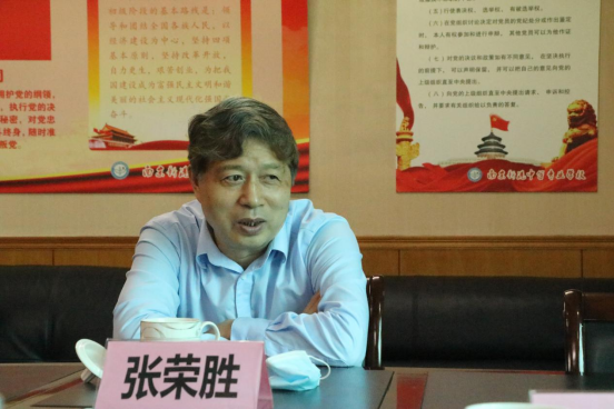 （新闻版）江苏省教育厅领导视察南京新港中等专业学校_html_12f519c4.png